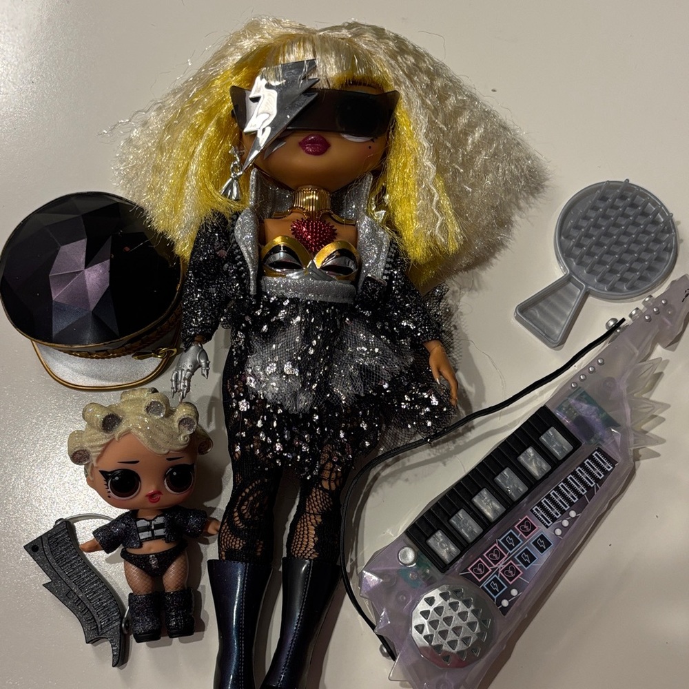 OMG! Remix Rock Fame Queen Fashion Doll with Remix Tot